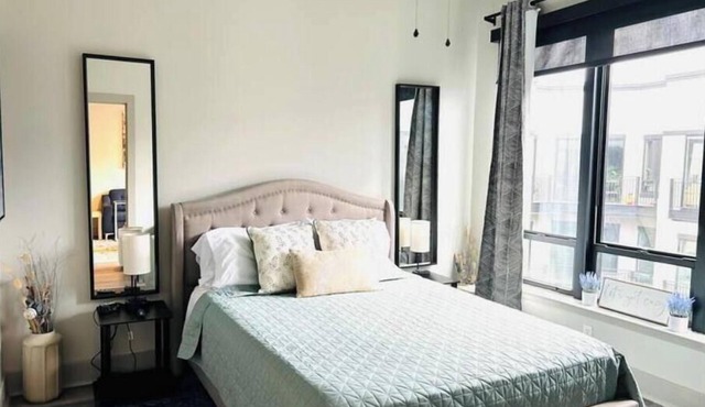 Chic & Central 1BR Ideal for Work & Leisure Stay