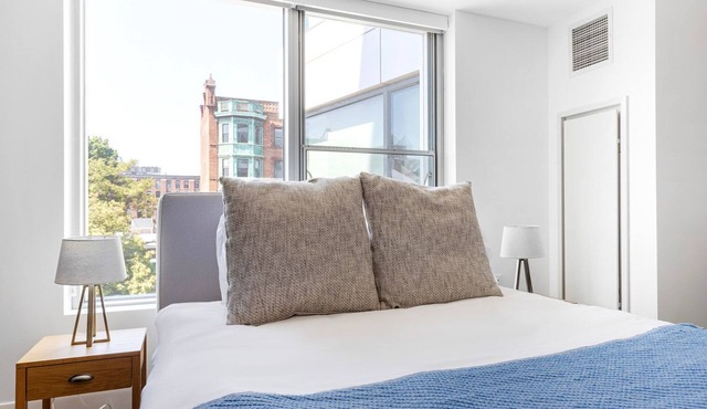 Chic Central Square Studio w/Gym & W/D, nr MBTA Red Line, by Blueground