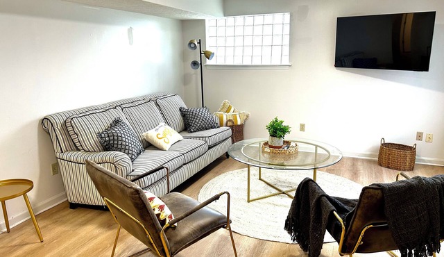 Chic Chalet of Boston Mills - Historic Hudson