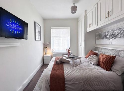 Chic Charming Classic 3bed w Ensuite - Pontypridd