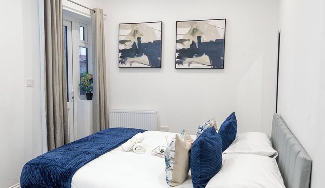 Chic City Apartment in Wallington