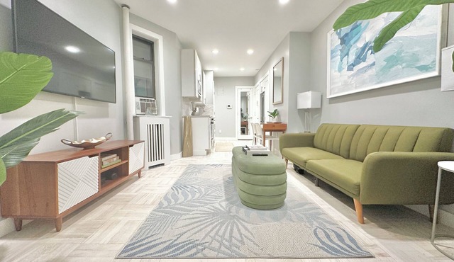 Chic Clean Renovated 1-bedroom Home with fast WiFi, laundry room in NYC