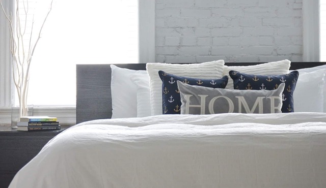 Chic, Clean & Roomy, Cute backyard ★ The Hill ★