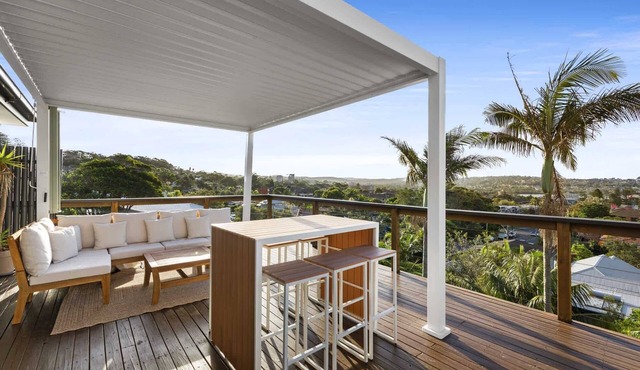 Chic Coastal 1-Bedroom Home with Balcony & BBQ