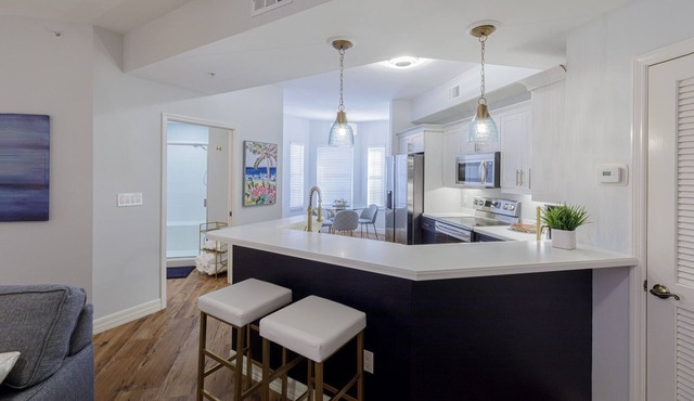 Chic Coastal Condo - Steps to the Best of Naples