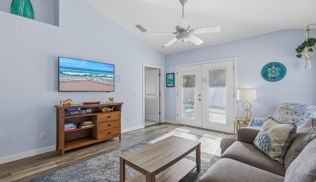 Chic Coastal Home w/Yard, Putting Green & Beach Gear