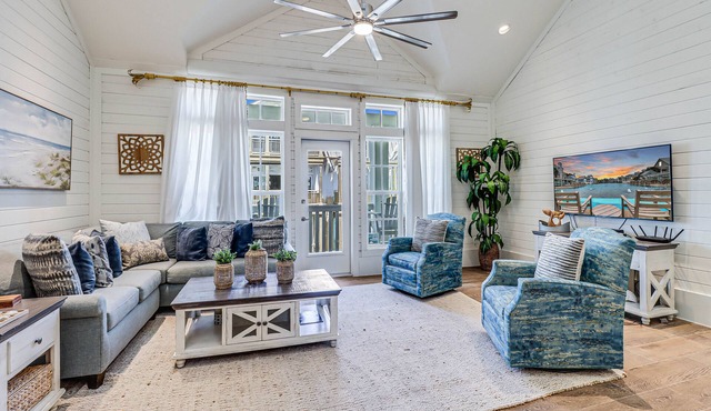 Chic, Coastal Penthouse@Cinnamon Shore near Eateries, Pool & Town Center!