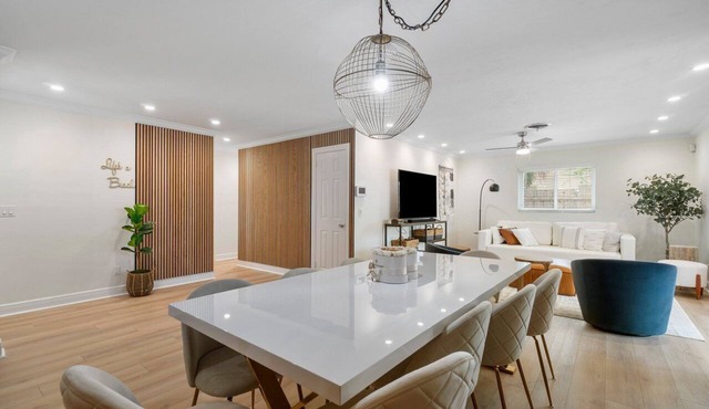 Chic Coastal - Heated Pool at Request, Near PGA & Everything!