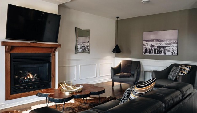 Chic condo at the foot of the slopes of Saint-Sauveur