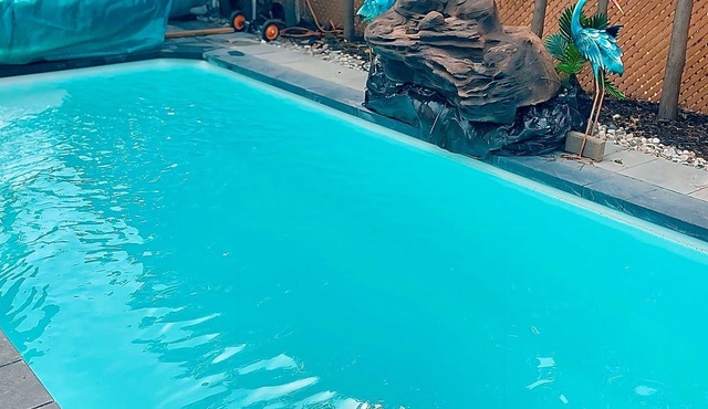 Chic Condo ! 15 Mins from Downtown Montreal: Pool and BBQ
