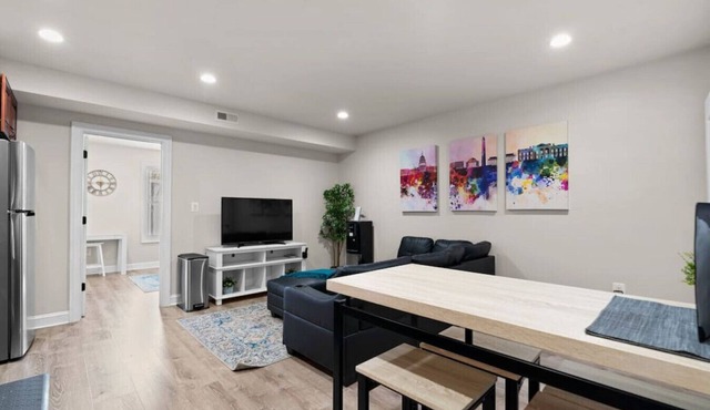 Chic Condo +Heart Of DC+Steps From Attractions