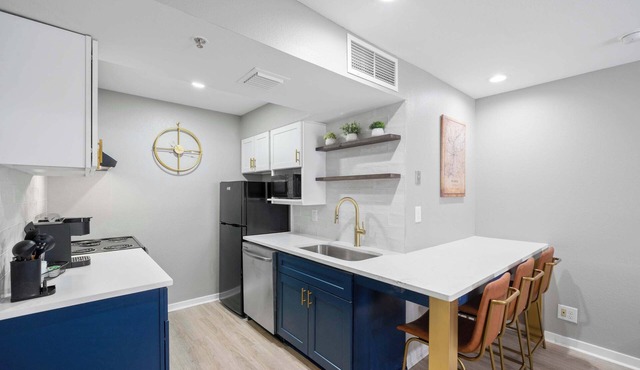 Chic Condo Retreat in Central Buckhead, Atlanta.