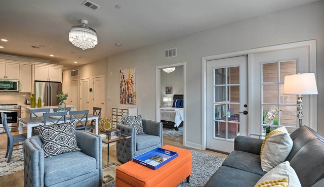 Chic Condo w/Balcony in the Heart of Annapolis!