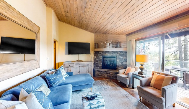 Chic condo with private space on the beach, pool, hot tub & sauna