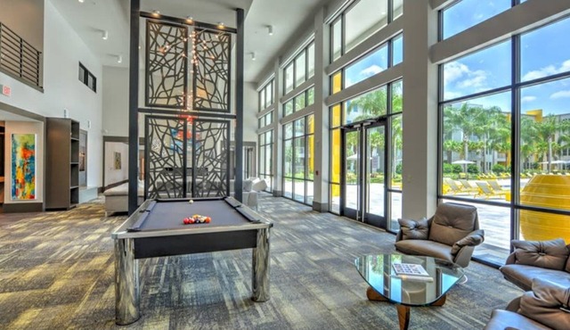 Chic Contemporary Apt on 1st Floor W/Garage Parking