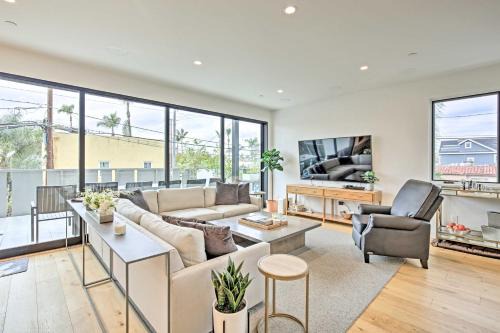 Chic Coronado Retreat w/Patio & 4 Cruiser Bikes!