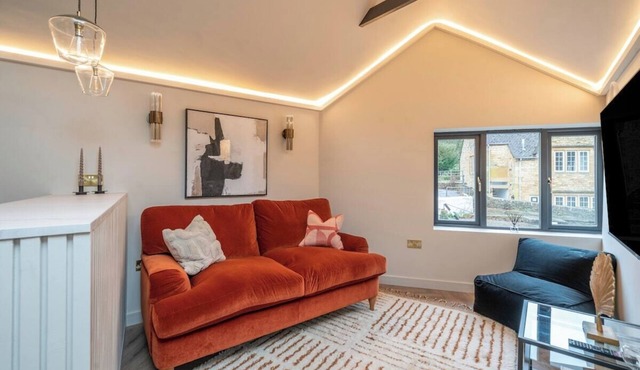 Chic Cotswold Tiny Home - Oddity House