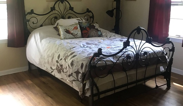 CHIC COTTAGE ON THE BENCHLANDS