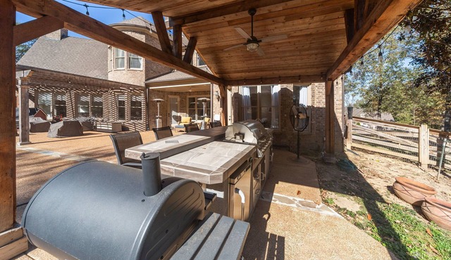 Chic Countryside Estate-Fire Pit-Game Room-Chef's Kitchen