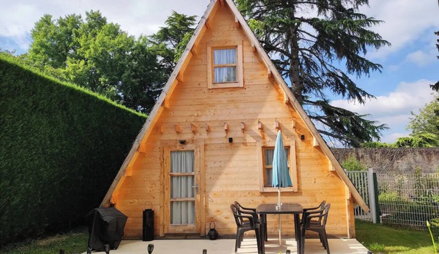 Chic, cozy 35m² tepee with swimming pool in Pontacq near Lourdes.