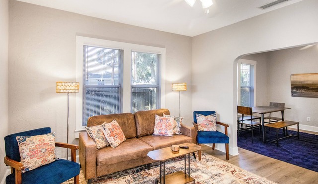 Chic & Cozy 3BR 2BA Home - Heart of GNV!