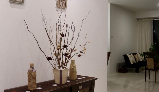 Chic, Cozy Apartment for Travelers