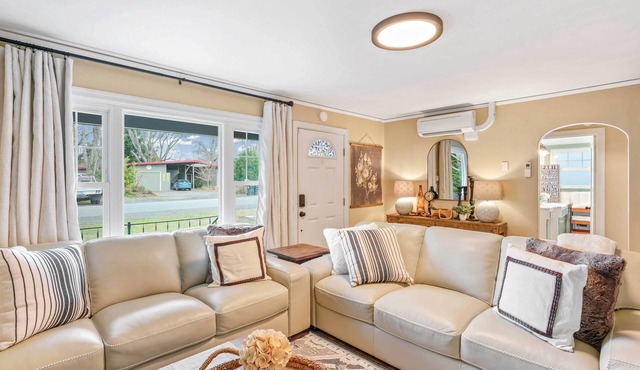 Chic & Cozy Home Near Campus - 1 Mi to Autzen!