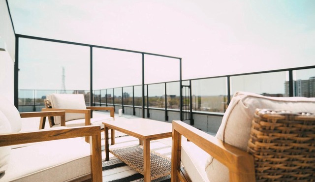 Chic Cozy Retreat - 2BR - Stunning North End Views