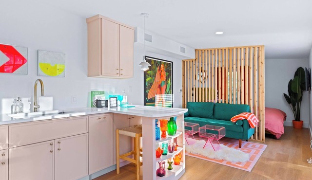 Chic & Cozy Studio, Next to Pickleball & Top Eats