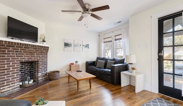 Chic Craftsman, Walk to Downtown