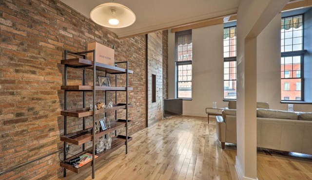Chic Downtown Escape, 8 Miles to Motor Speedway!