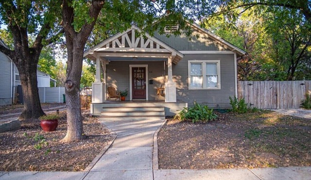 Chic Downtown Farmhouse with Garden and BBQ Grill