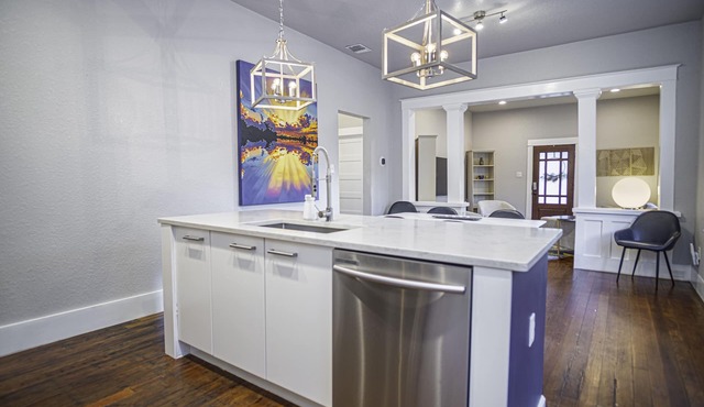 Chic Downtown Farmhouse With Garden and BBQ Grill