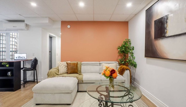 Chic DT MTL Condo w/Rooftop, BBQ & Jacuzzi