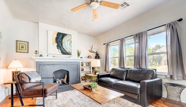 Chic Duplex Haven I Steps from Paseo Arts District
