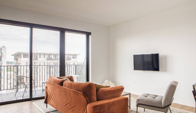 Chic East Side 1BR Apt with Balcony, Pool, and Gym