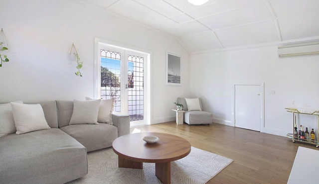 Chic Elwood Escape by Ready Set Stay