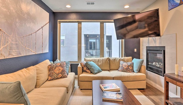 Chic Escape w/ Rooftop Near Downtown Denver!