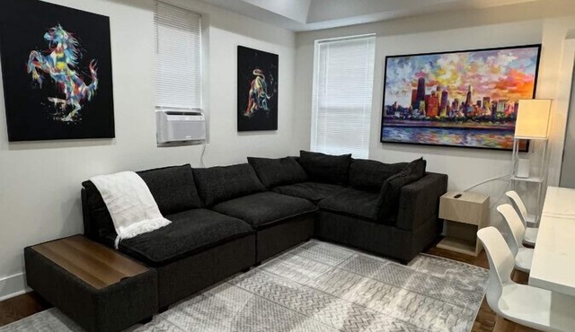 Chic Euro City Getaway- Close to Downtown