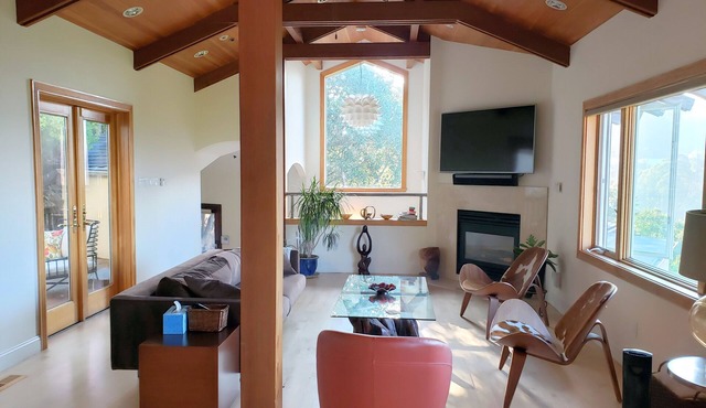 CHIC & EXCLUSIVE HOME IN GATED TRANQUIL SETTING WITH GORGEOUS VIEWS