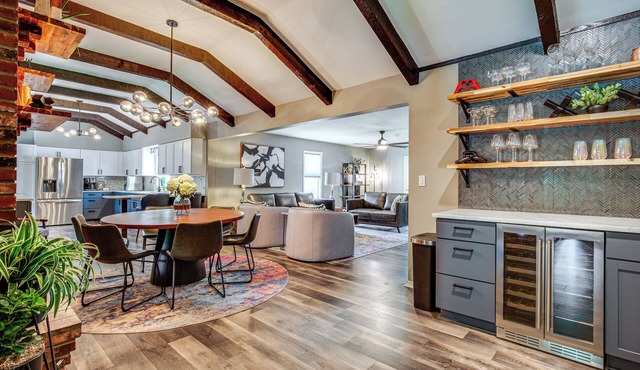 Chic Family-Friendly Home in Riverside: 7 Mi to KC