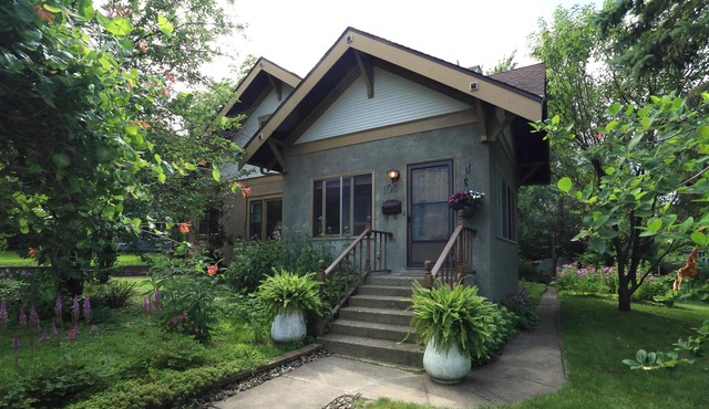 Chic Family Home, Walk to Buffalo Lake & Breweries
