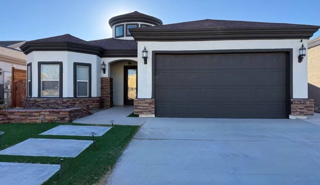 Chic Family Retreat- Amazing 3-bedroom house with AC in NE El Paso