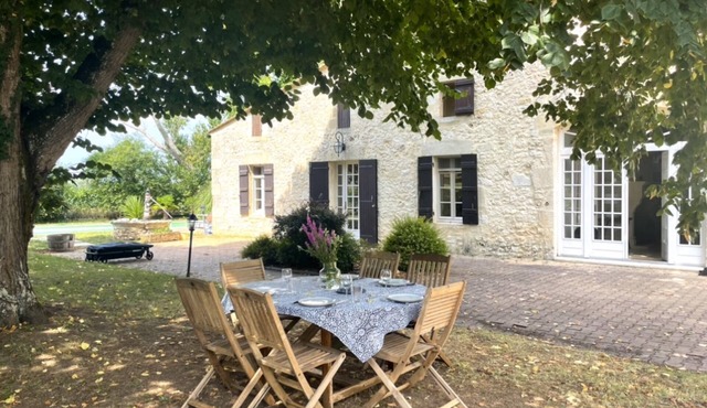 Chic Farmhouse near St Emilion