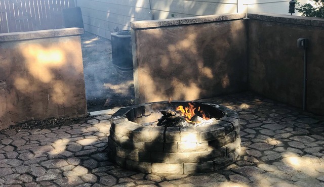 ★Chic Farmhouse ★ Fire-pit ★ Grill ★ Fireplace