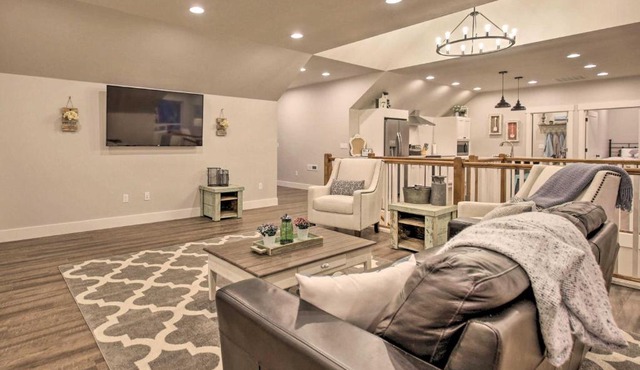 Chic Farmhouse w/Creek in Heart of Wine Country!