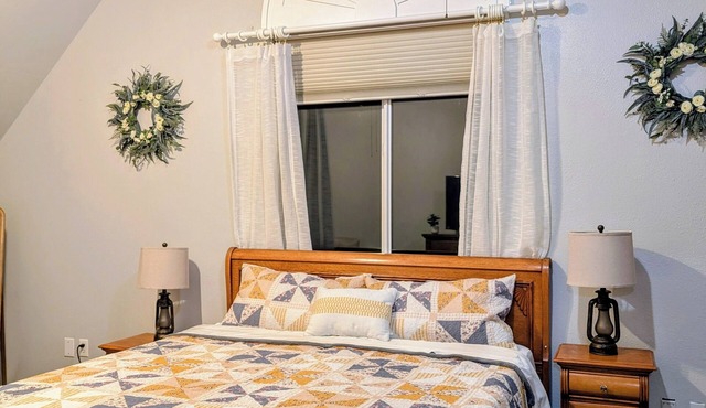 Chic farmouse 2-bedroom apartment with WiFi in Palmer