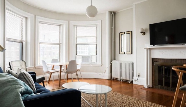 Chic Fenway 1b Perfect Location!