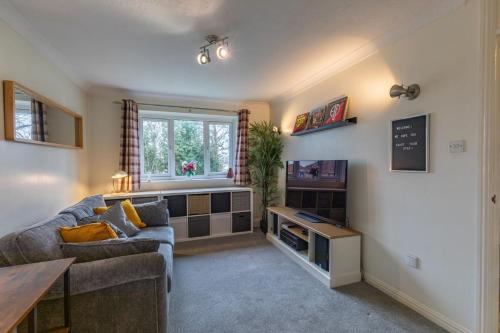 Chic Flat in Woolston: Nr Southampton City Centre