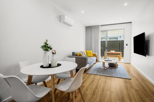 Chic Flinders Park Getaway